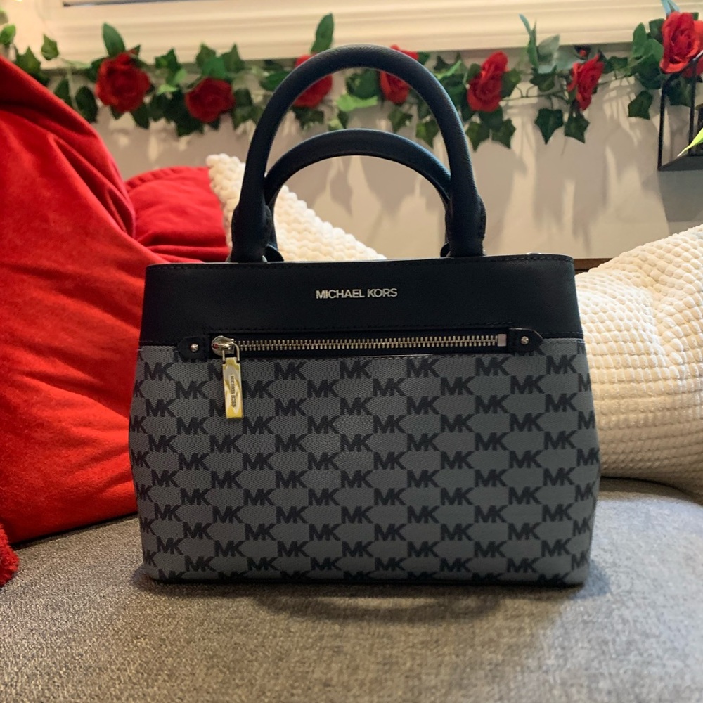 Michael kors small bag.